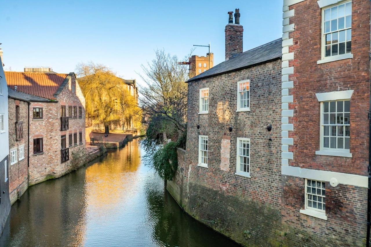 Walmgate Riverside York Exterior foto
